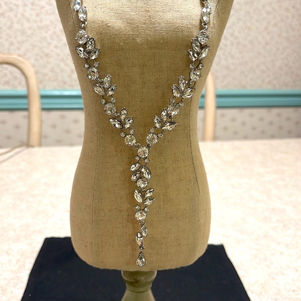 SILVER TONE CRYSTAL TEARDROPS STATEMENT NECKLACE